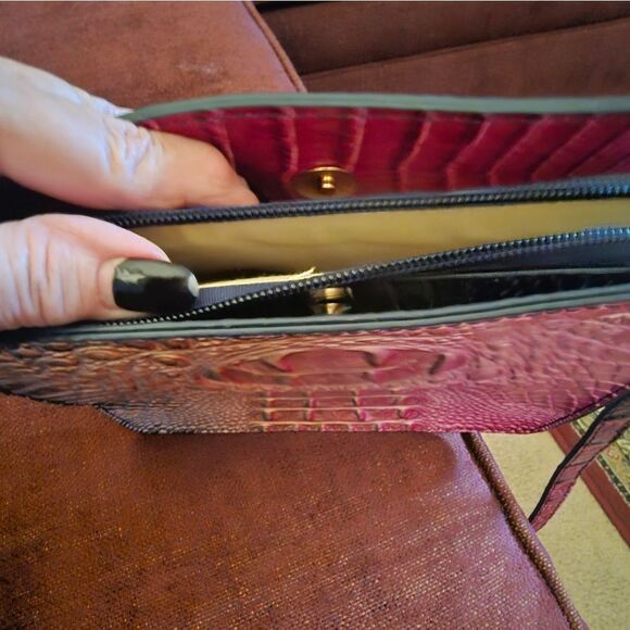 CROCODILE PATTERN OMBRE CROSSBODY - Picture 3 of 5